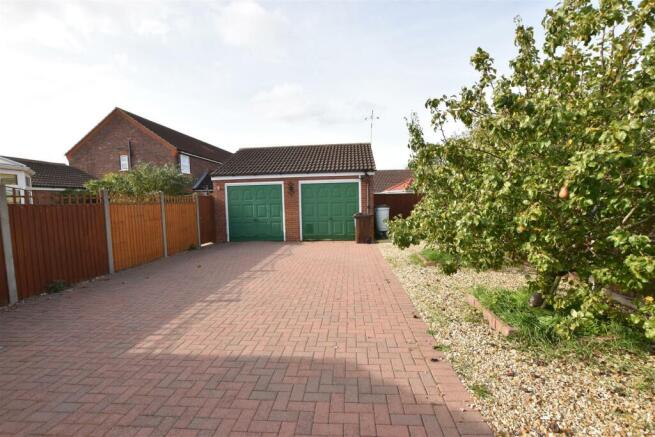 DETACHED DOUBLE GARAGE