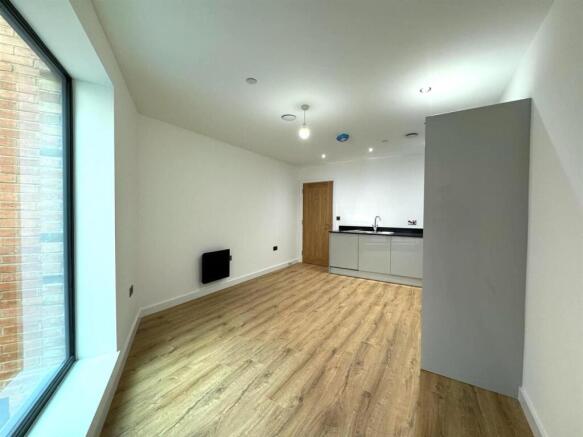 Living area pic 4.jpg