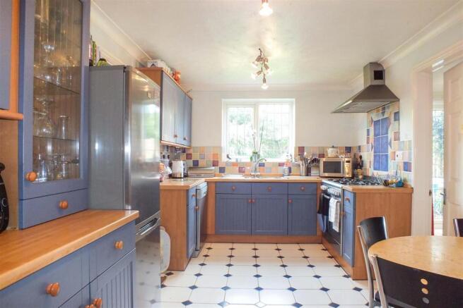 KITCHEN/BREAKFAST ROOM
