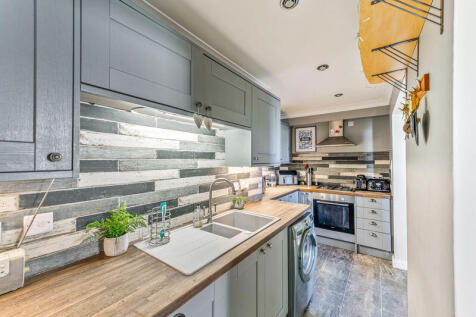 Bristol Road Lower, Weston super Mare - PARKING + GARDEN