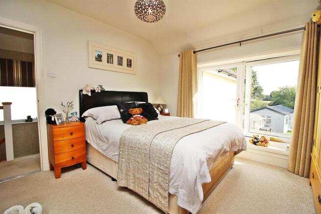 Master Bed 2.JPG