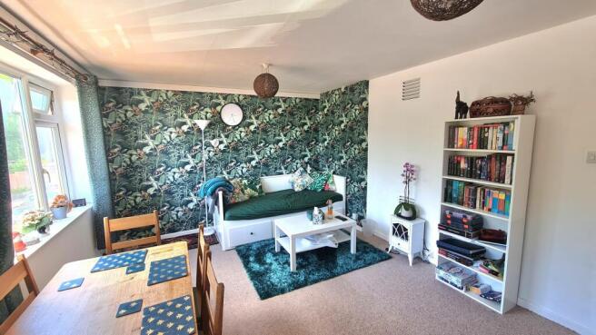 LOUNGE DINING ROOM