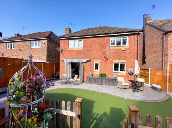 Hatters Court, Bedworth, CV12 photo 4
