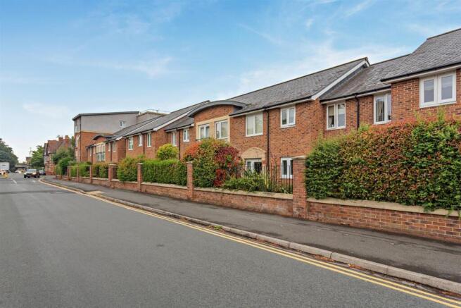 2 bed Apartment for sale Image 12