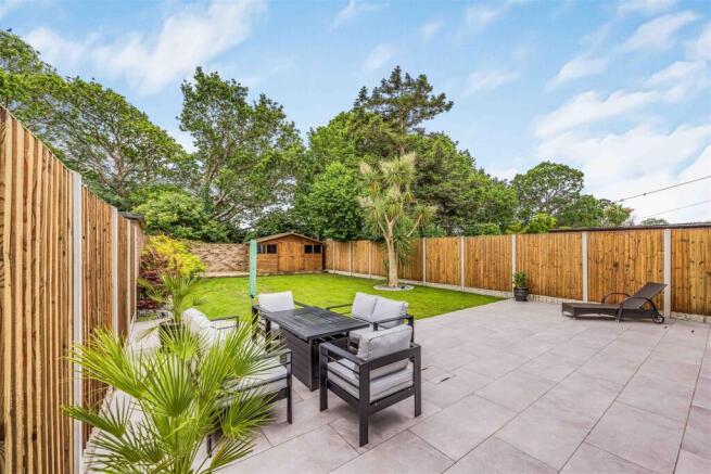 77 Kings Road, Hayling Island-Small-PorticoMarketi