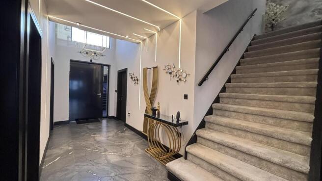 7 bed Detached for sale Image 7