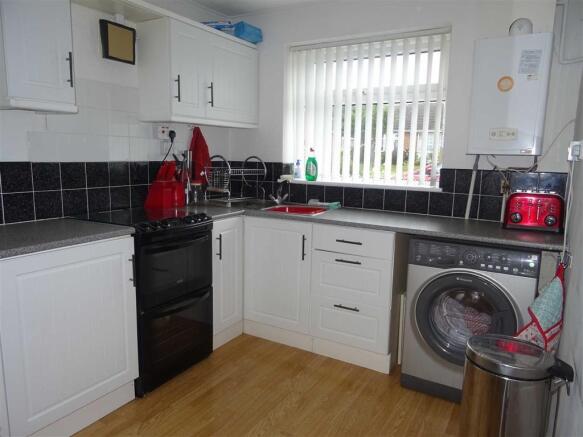 Spacious kitchen (front)