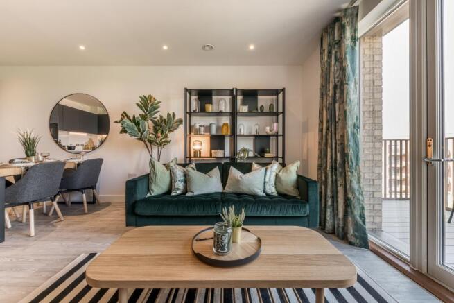 Lampton Parkside, Living