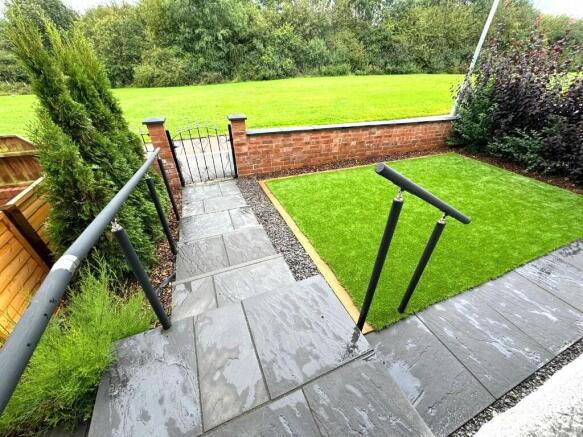 FRONT GARDEN