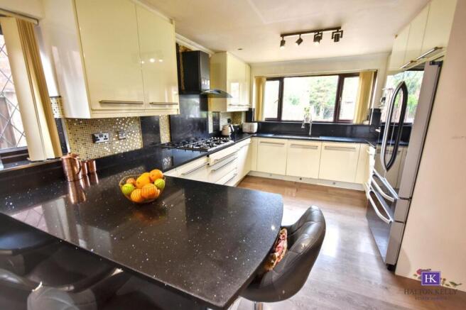 KITCHEN/UTILITY