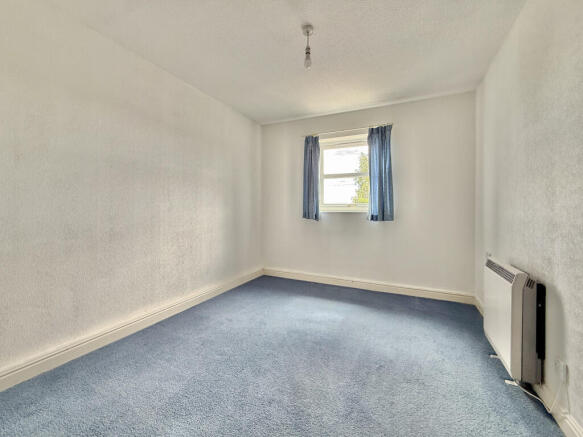 2 bed Flat for sale Image 6