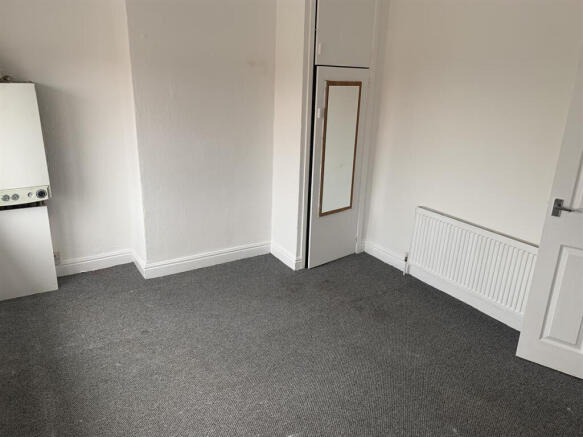 3 bed Terraced to rent Image 9