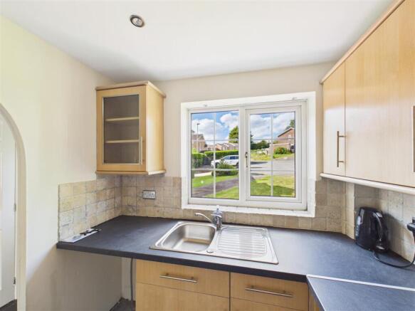 2 bed House to rent Image 5