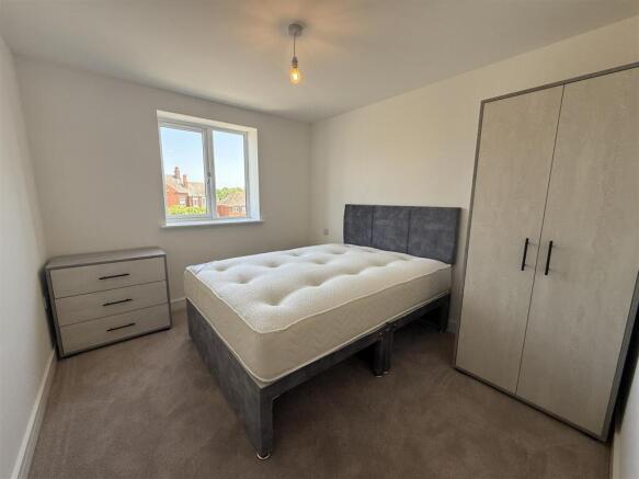 2 bed Apartment to rent Image 8