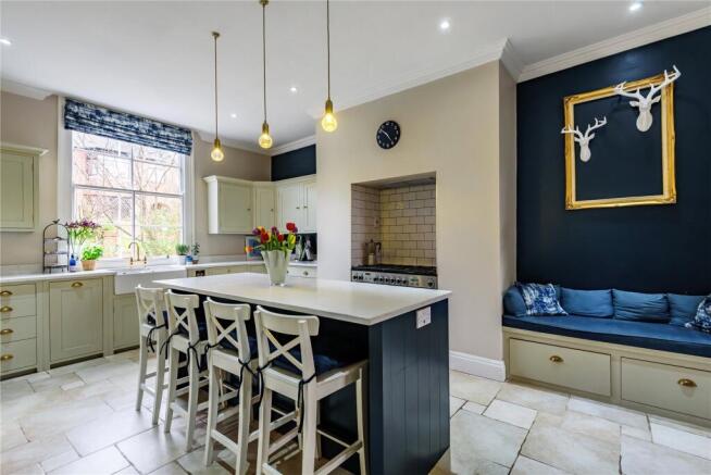 5 bed Terraced for sale Image 4