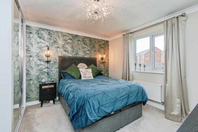 4 bed Detached for sale Image 8
