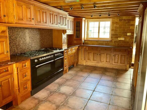 kitchen pic1.jpg
