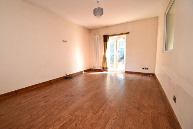 5 bed Semi-Detached for sale Image 7