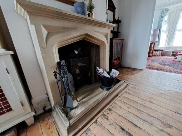 FEATURE FIREPLACE