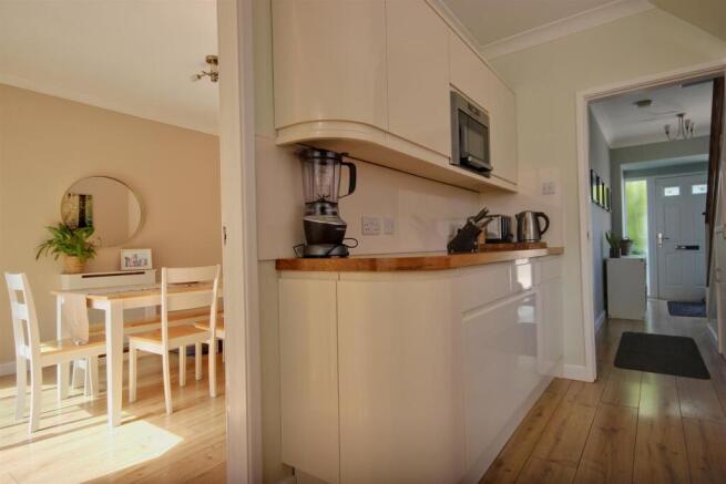 4 bed Semi-Detached for sale Image 6