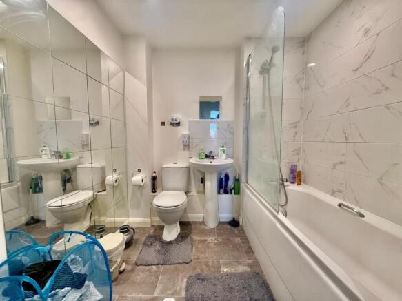 En-Suite Bathroom