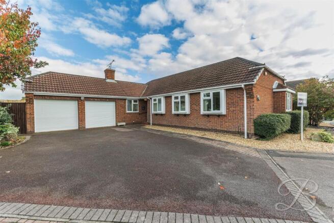 3-bed detached on The Hollies, Rainworth, Mansfield, £350,000