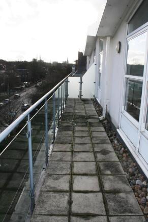 Private wrap around roof terrace 