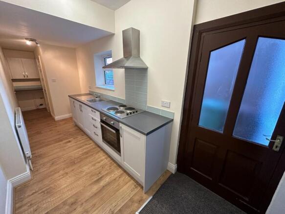 2 bed Terraced to rent Image 4