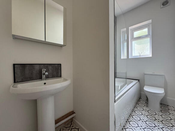 2 bed Terraced to rent Image 11