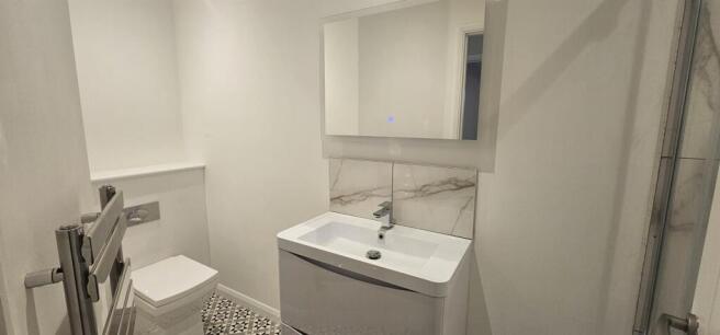 flat8riverbath.jpeg