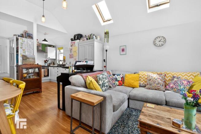 LOUNGE/KITCHEN/DINING ROOM