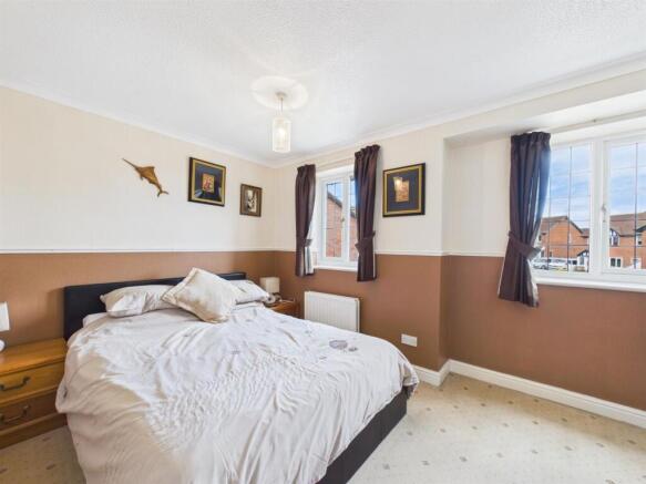 4 bed Detached for sale Image 7