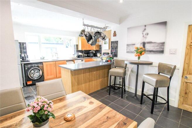 4 bed Semi-Detached for sale Image 5