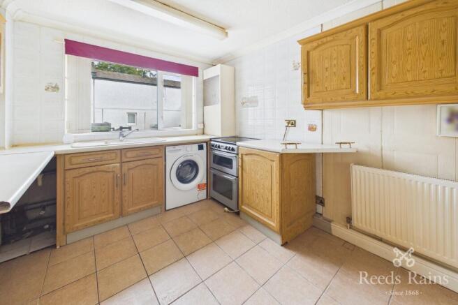 Rocheford Gardens, Leeds, West Yorkshire, LS10 photo 2