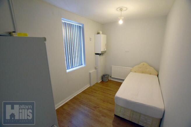 3 bed Flat to rent Image 9