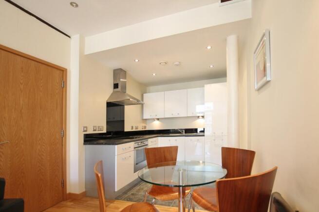 2 bed Flat for sale Image 9