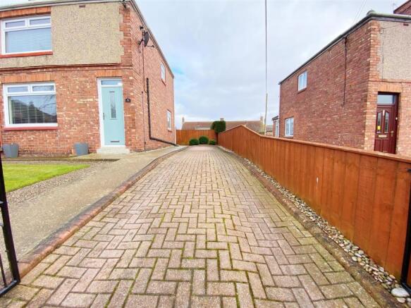 Front Driveway.jpg