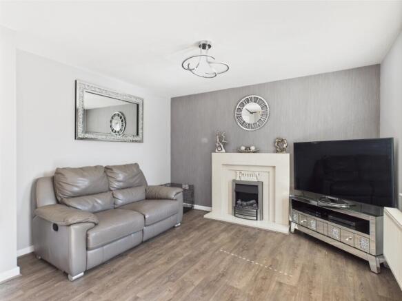 CAM03729G0-PR0041-STILL008