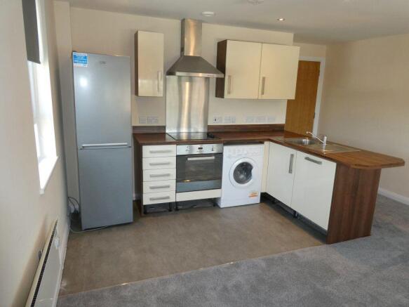 2 bed Apartment to rent Image 6
