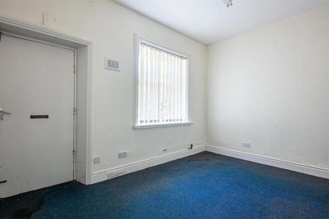 6 bed Detached for sale Image 12