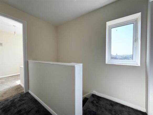 3 bed Semi-Detached for sale Image 9