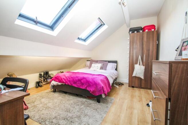 4 bed Terraced to rent Image 7