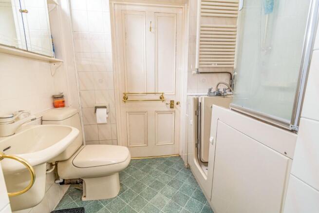 Ground Floor Bathroo