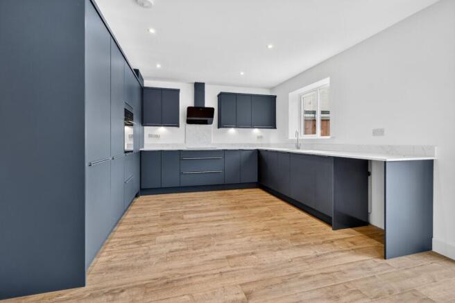 4 bed Semi-Detached for sale Image 5