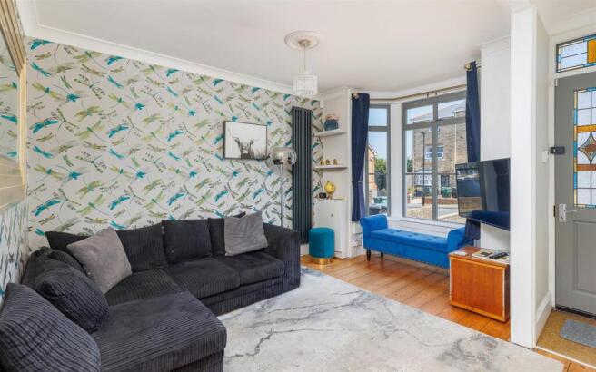 Sitting room with bay window