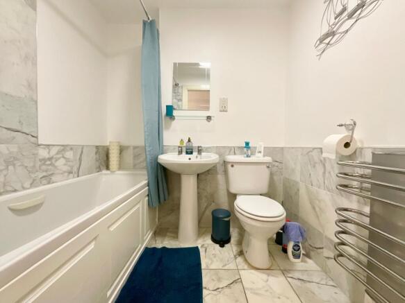 2 bed Flat for sale Image 11