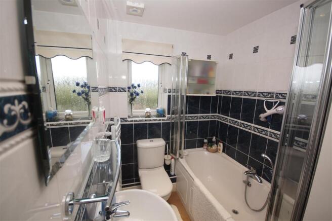 Family Bathroom.JPG