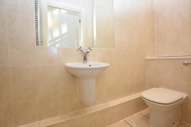 2 bed Apartment to rent Image 8