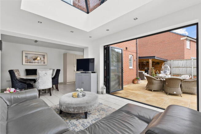 4 bed Detached for sale Image 8