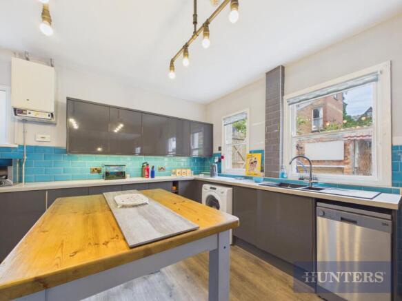 6 bed Semi-Detached for sale Image 6